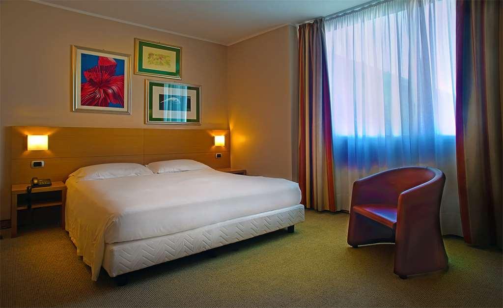 Hotel Sporting Cologno Cologno Monzese Room photo